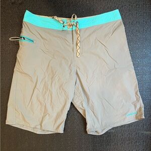 Patagonia Stretch Wavefarer Board Shorts Men’s 34 zip pocket
